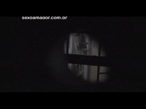 ❤️ Blondie vin an kasèt yon voyeur nan katye kache dèyè brik kre ☑ Videyo sèks nan nou ❌️❤